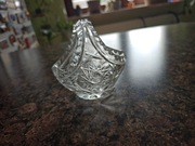 Szklany koszyczek kryształowy z grawerem – PRL, ręczne zdobienie