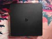 PlayStation 4 + pad 