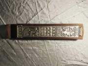 Zabytkowy norweski stojak na zapałki, wykonany z cyny i drewna