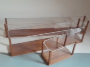 Trzy gabloty, witryny na kolekcje