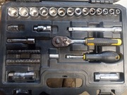 Zestaw kluczy nasadowych Stanley.