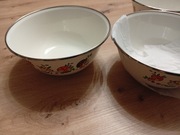 3 miseczki emaliowane średnica 16 cm wysokość 7 cm