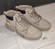 Stylowe, klasyczne skórzane buty męskie beżowe na zimę