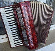 Akordeon Royal Standard Montana 120 basów