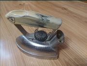 Żelazko z 1980 roku z PRL