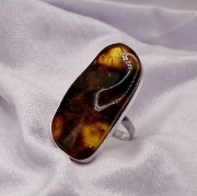 Srebrny pierścionek z bursztynem