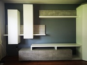 Szafka RTV wraz z wiszącymi szafkami i półką