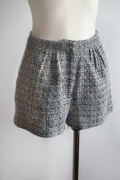 Klasyczne spodenki z tweedu Monki S