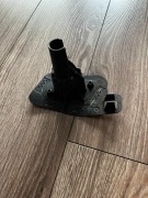 Uchwyt do pompki spryskiwacza Volvo S60 III, V60 II, XC60 II Prawy 33406649