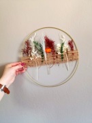 Minimalistyczny wianek z suszonych kwiatów Ethereal Circle