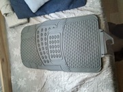 Dywaniki gumowe do samochodu osobowego nie używane.