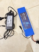 Akumulator z zasilaczem do elektrycznego roweru