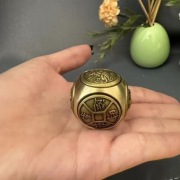 Mosiężny Sześcienny Fidget Spinner – amulet szczęścia i dobrobytu