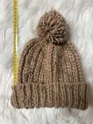 Czapka damska brązowa zimowa z pomponem
