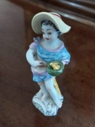 Porcel. figurka KPM Berlin – Putto Lato ze snopem zboża – Sygnatura Malarni