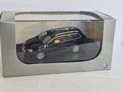 VW Golf Variant Autoart w gablotce i kartoniku piękny model 1/43 