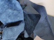 SKÓRA CZARNA KAWAŁKI SKÓR NATURALNYCH 1 kG