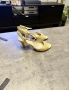 Sandałki na obcasie marki Anis rozmiar 40