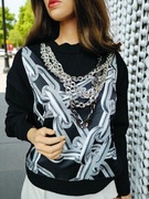 Sweter damski czarny w łancuchy, które można odpiąć ze wstawkami z ekoskóry