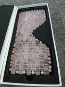 Maska na twarz z różowego kwarcu 