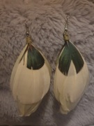 Długie kolczyki z piór beżowo-zielone