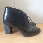 Clarks skóra naturalna 39.5 botki na obcasie 