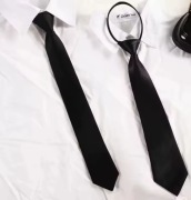 Elegancki krawat męski klasyczny czarny gładki na zamek