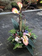 Elegancka dekoracja nagrobna -kompozycja, cmentarz