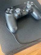 PlayStation 4 + 2 gry