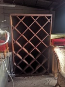 Winoteka z drewna sosnowego, szafa na wino. 