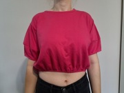 Bluzka z odkrytym brzuchem ze ściągaczem w pasie