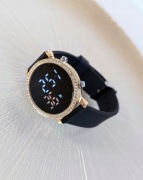 Śliczny zegarek Kurren LED na silikonowym pasku, cyrkonie