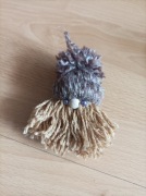 Skrzat, piękna maskotka, ozdoba wykonana ręcznie z włóczki.Wysokść 11 cm 