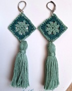 Kolczyki z chwostami wykonane na szydełku 