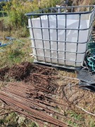 Zbiornik plastikowy 1000 i stal zbrojeniowa 20x20