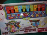 Mata grająca dla dzieci 