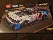 LEGO Technic Nowy Chevrolet Camaro ZL1 z serii NASCAR 42153