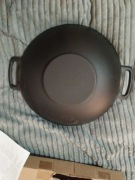 Wok żeliwny 44cm ok.5 kg WaWa nowy