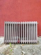 Grzejnik żeberkowy stalowy 18 żeber szer. 90 cm. rozstaw przyłącza 50 cm.