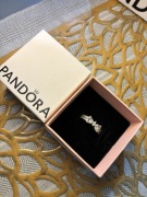 Pierścionek z kokardką Pandora 