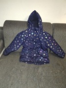 Kurtka zimowa Sinsay 134, granatowa, kaptur, śnieżynki