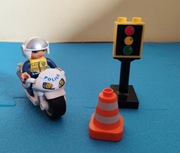 Lego Duplo policjant na motorze 5679
