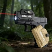 Regulowana latarka zintegrowana z celownikiem laserowy na podczerwień. 