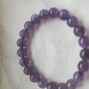 Bransoletka z ametystowych kulek