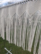 Makramowa firana do okna w stylu Boho