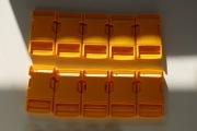 Klamry plastikowe żółte do taśm 25 mm - 10 sztuk