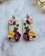 Prostokątne kolczyki z gliny polimerowej z kwiatowym motywem 