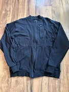 Czarna bluza bomberka z naszywką z przodu zapinana na zamek Rozmiar 170