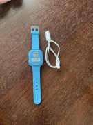 niebiesko-biały smartwatch dla dzieci typu Smart Baby Watch