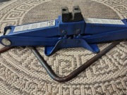 Lewarek podnośnik samochodowy 1,5 t